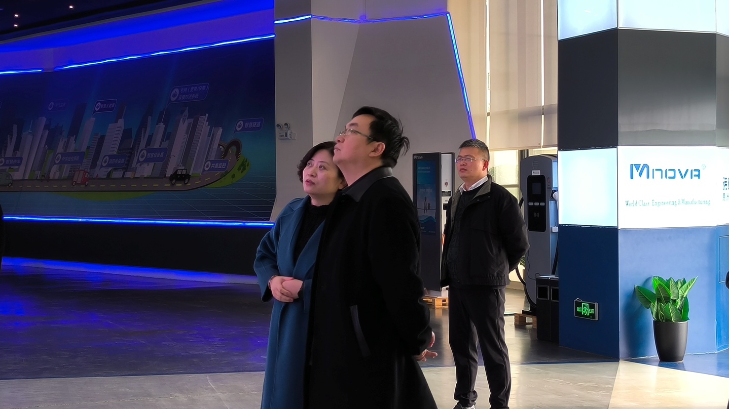 2024年1月9日,安顺市委领导到公司调研小威健康项目
